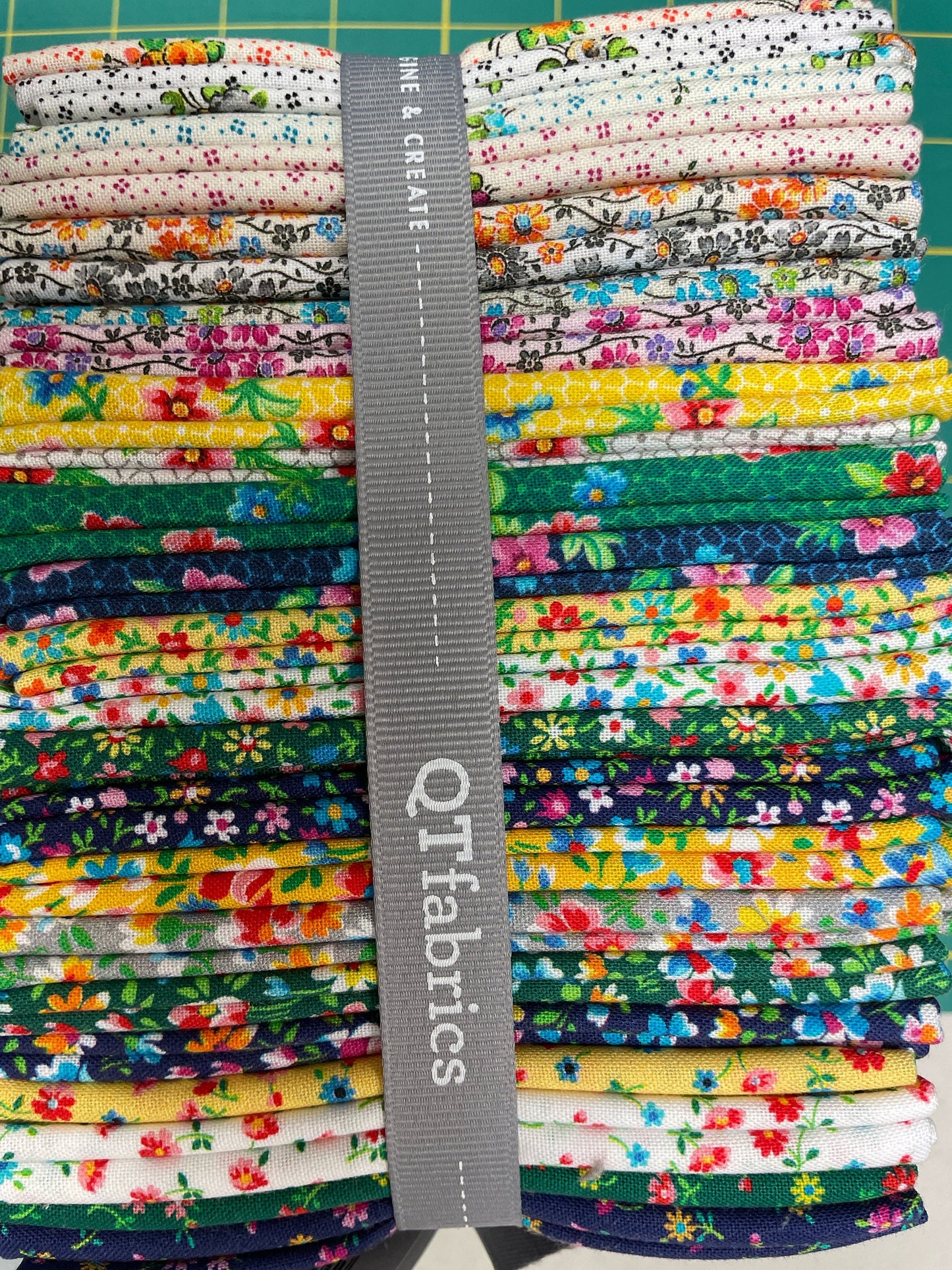 Fat Quarter Bundle (24) - Floral Cache - QT Fabric Small Ditzy prints 18x22" - 100% Cotton