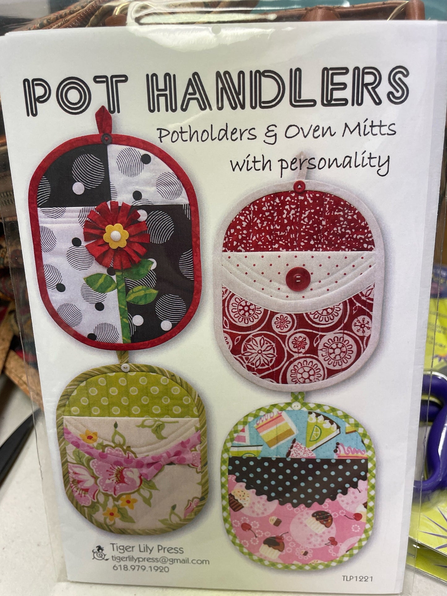 Pot Handlers Potholder and Oven Mitt  8 x 10” Pattern   Tiger Lily Press   FREE Shipping